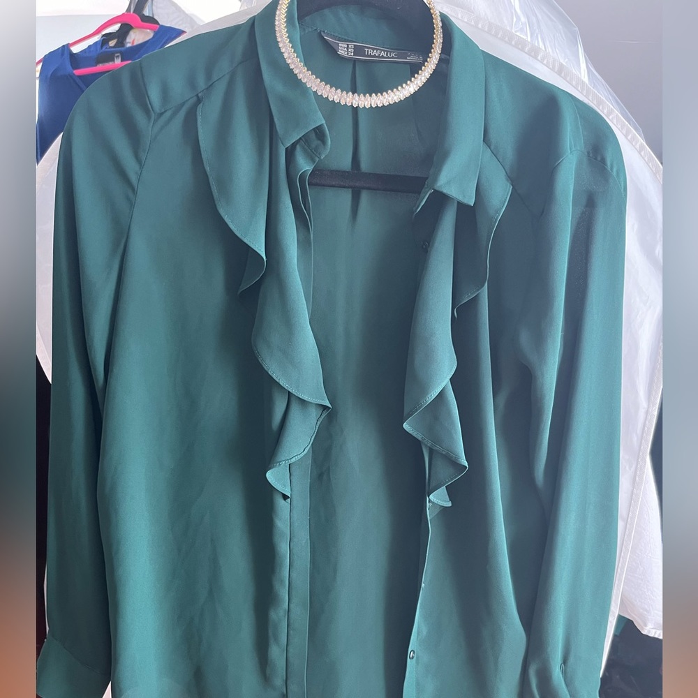 Zara trafuluc green ruffle blouse size small gently worn